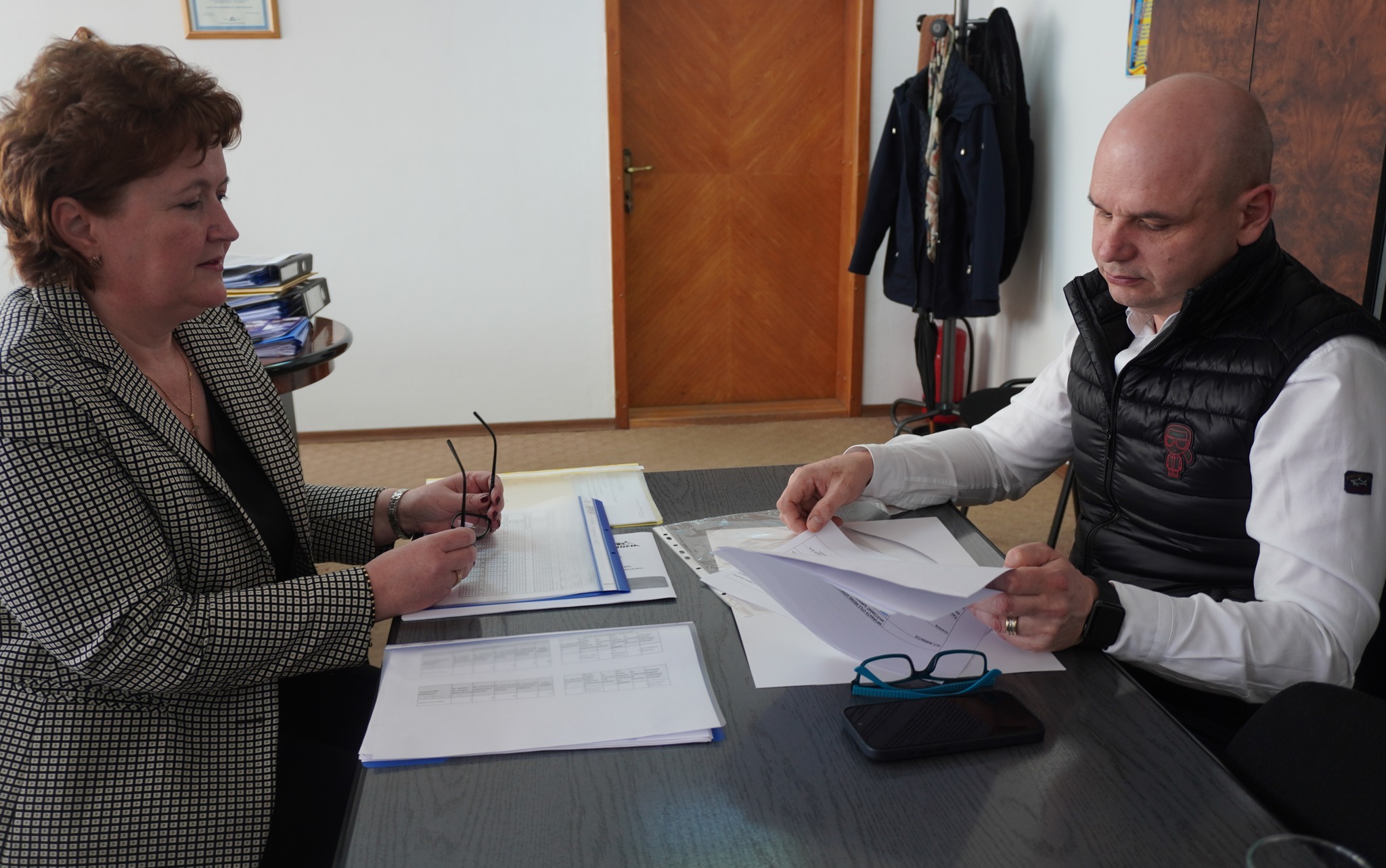 VIZITĂ. Prefectul Altfatter Tamás, la sediul Agenției Județene pentru Ocuparea Forței de Muncă Satu Mare 