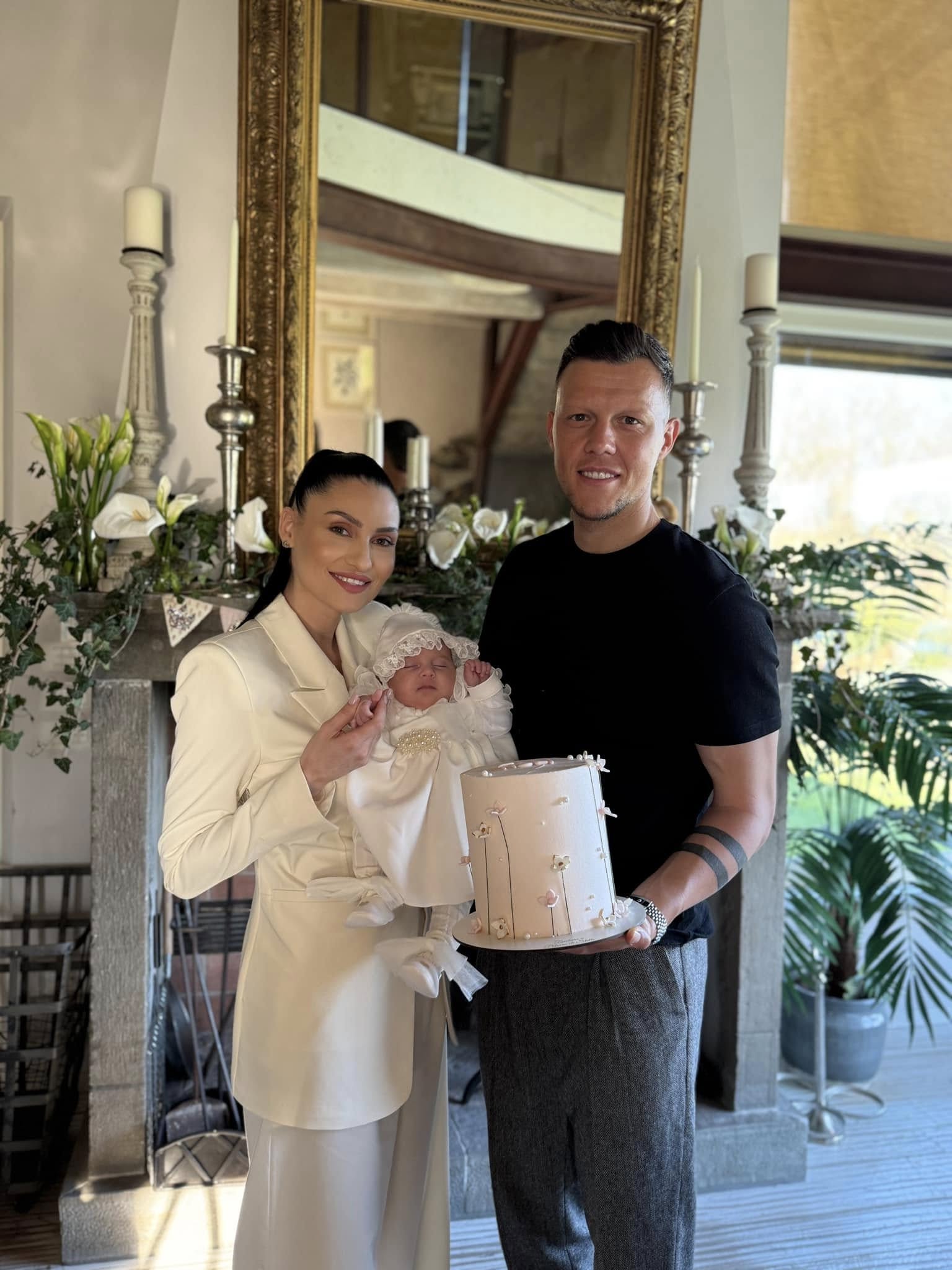 Fundașul echipei naționale, Adrian Rus și-a botezat fiica, în Italia!