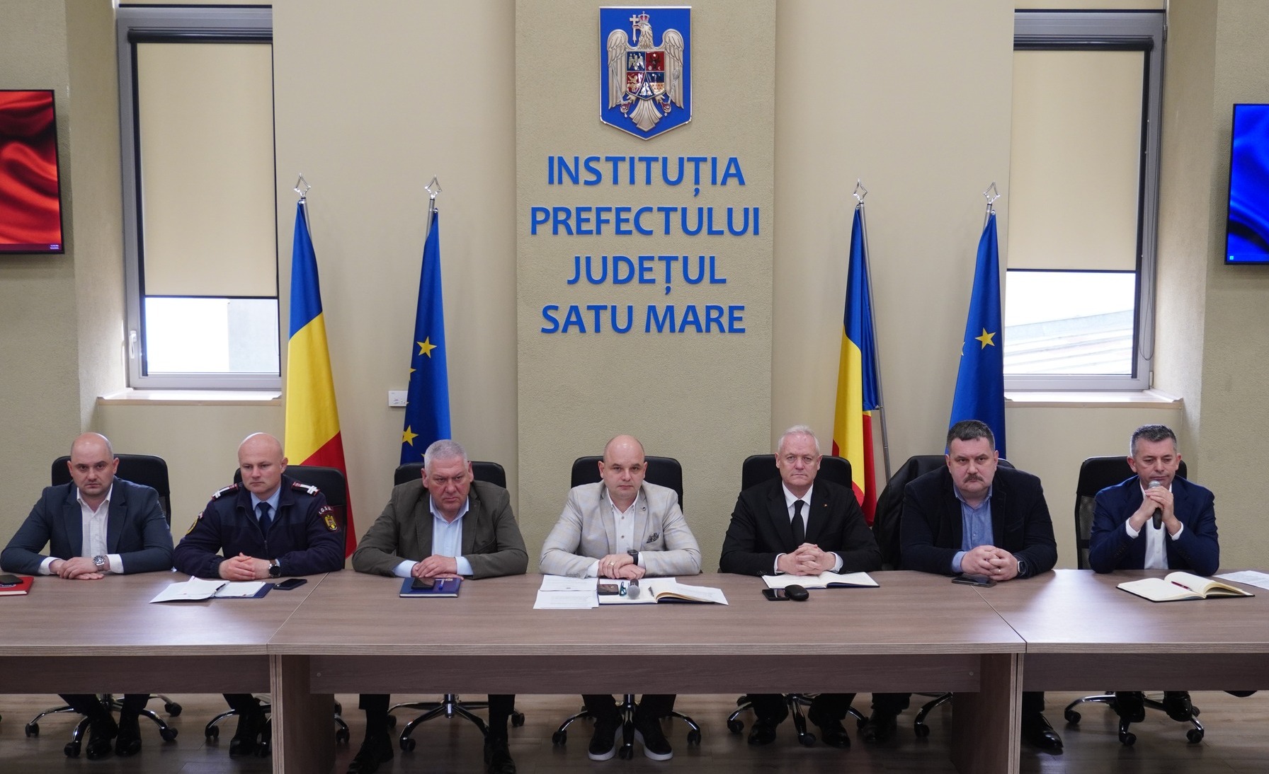 Primarii și secretarii de primării, convocați la Prefectură. Problemele administrative actuale, organizarea alegerilor și respectarea hotărârilor judecătorești, principalele teme discutate