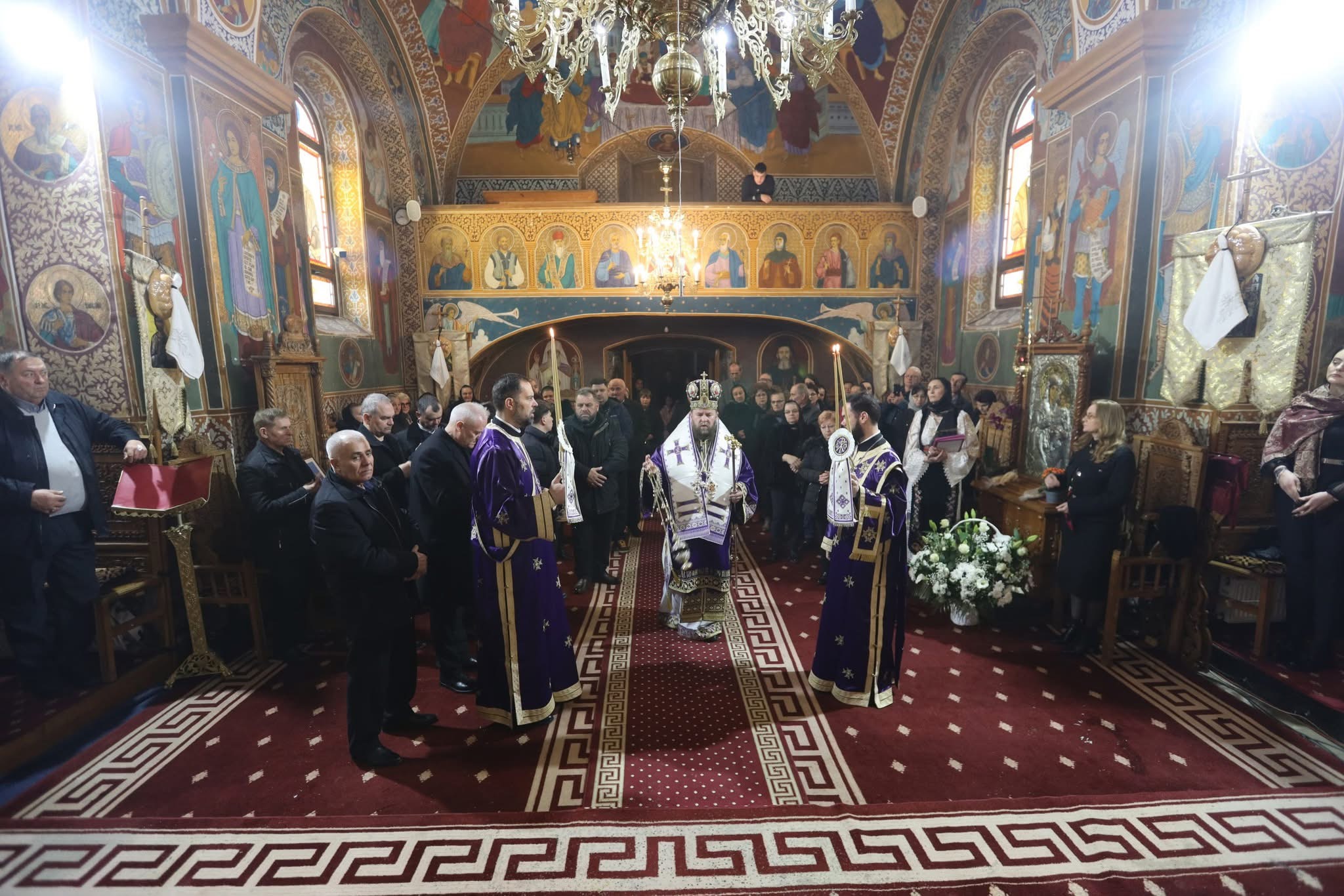 FOTO. Preasfințitul Timotei s-a aflat în mijlocul obștii Mănăstirii din Bixad