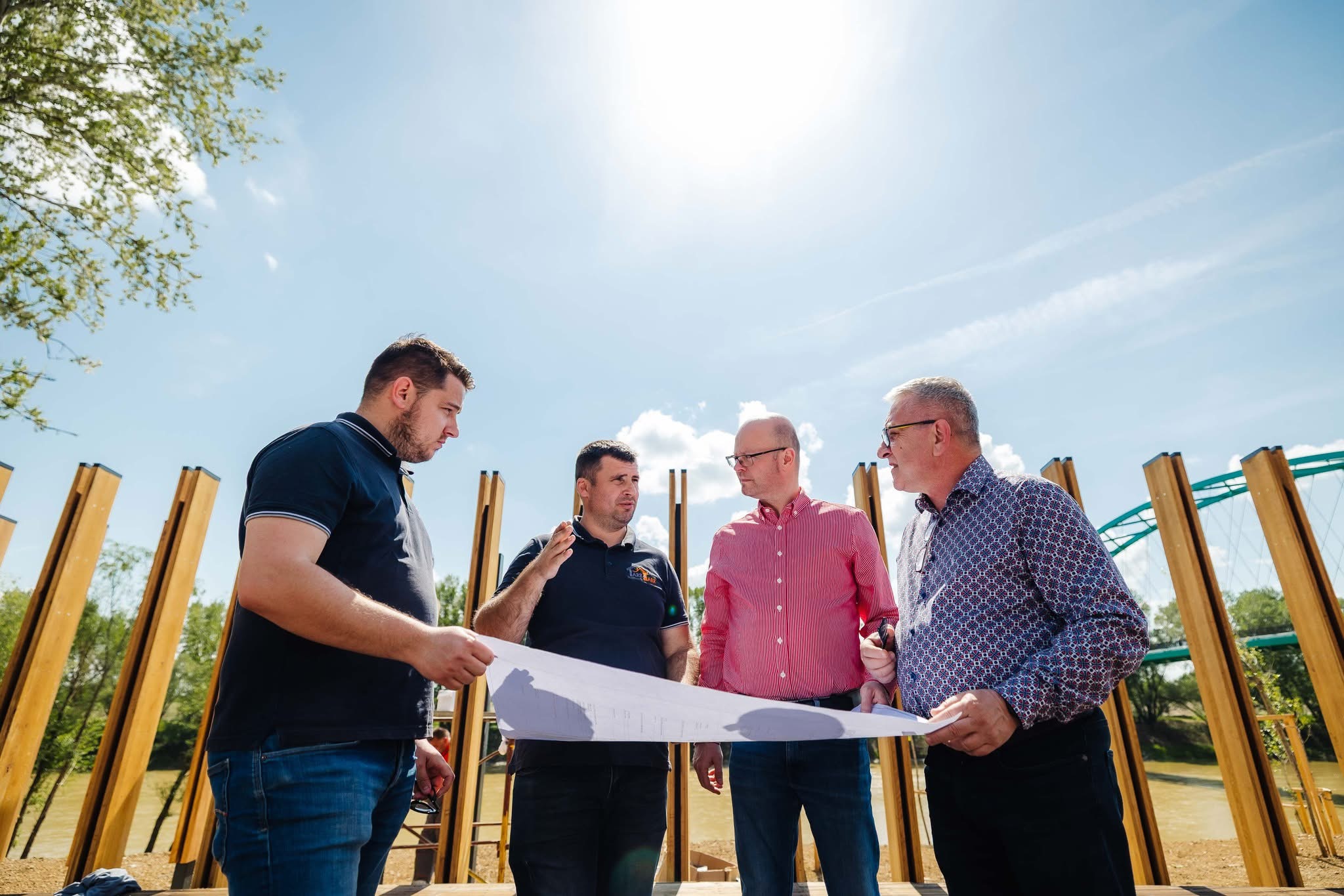 FOTO. Lucrările de amenajare a malurilor Someșului se apropie de final.