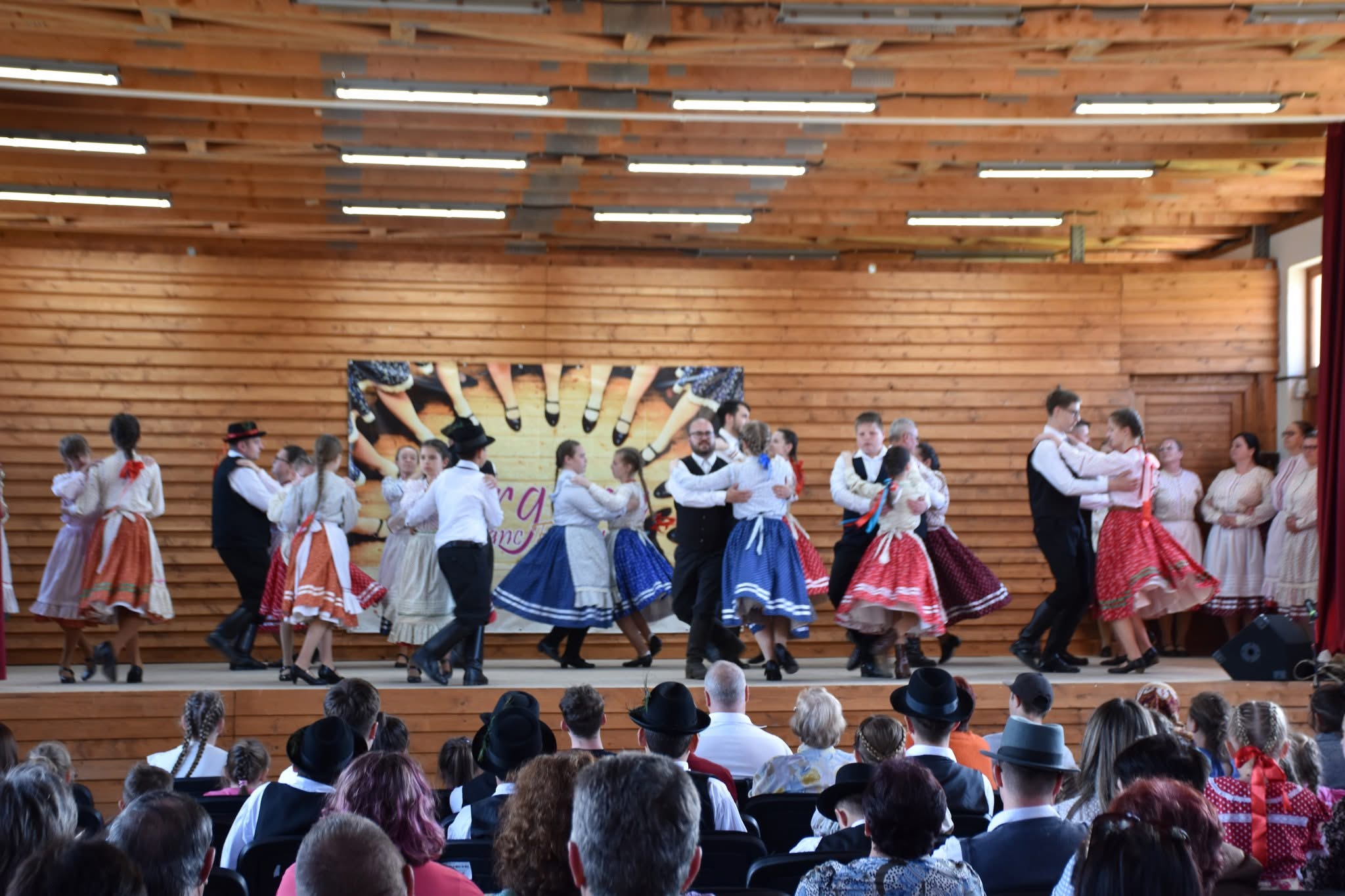 Festivalul Folcloric „Flori de liliac” – ediția a XIII -a