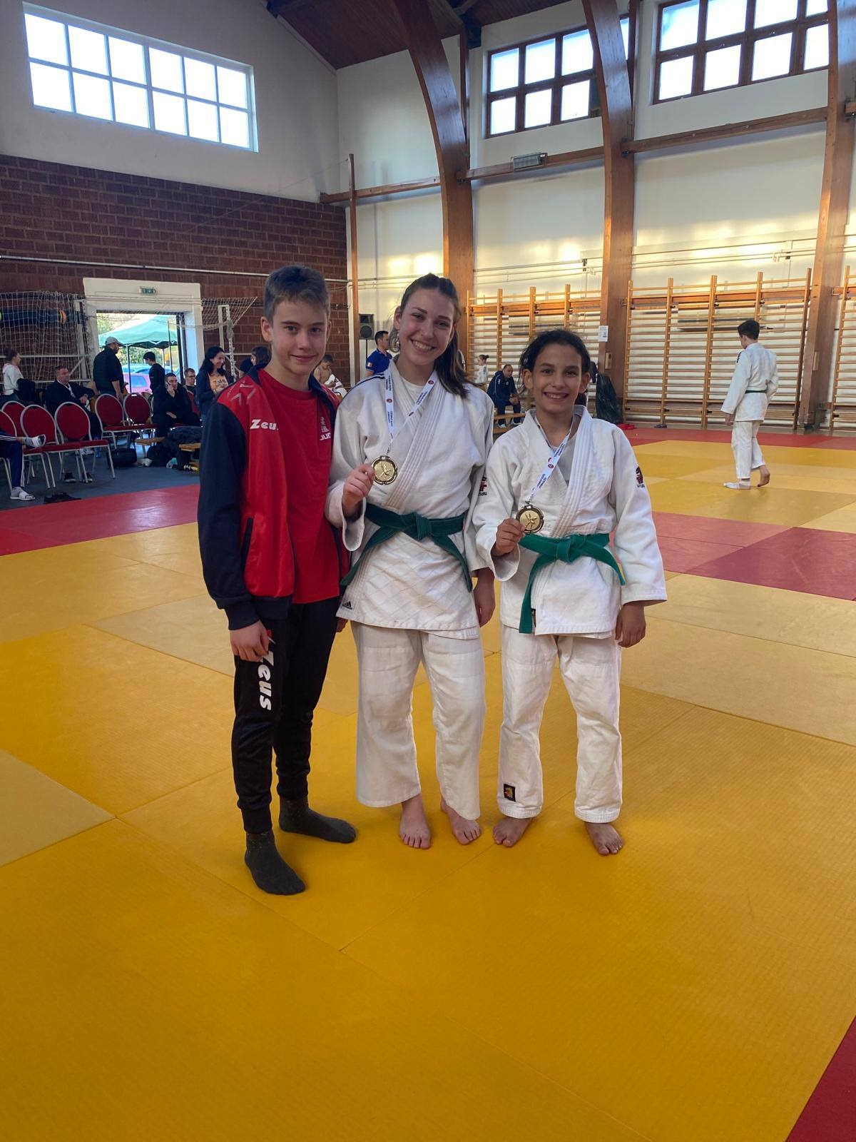 JUDO Două medalii de aur pentru elevii lui Mihai Terely,  la Domaszék