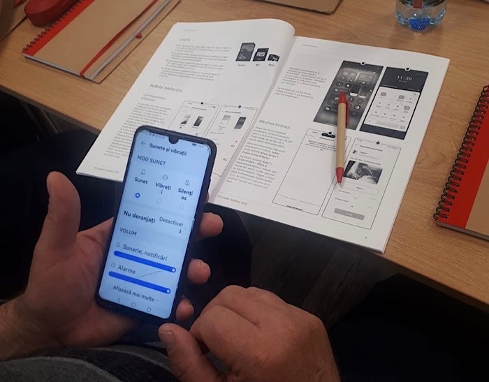 Atelierul HiDigital de la Biblioteca Județeană Satu Mare: Cum folosim telefonul mobil pentru apeluri și mesaje