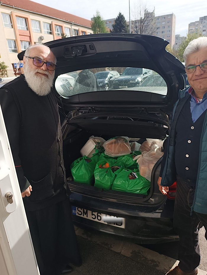 Gest de solidaritate în Satu Mare: Pachete cu alimente pentru familiile nevoiașe de Paște