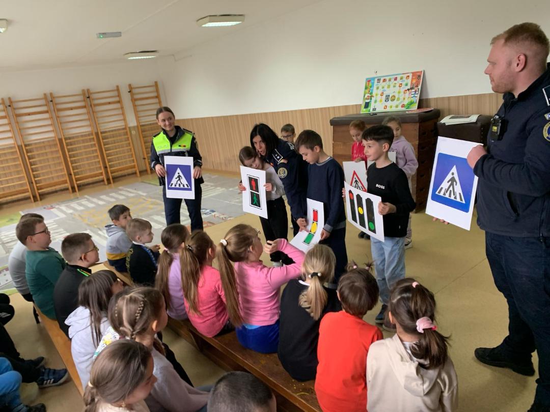 Activități desfășurate de către polițiștii sătmăreni în cadrul Proiectului Local „Copilăria, Magie în siguranță”