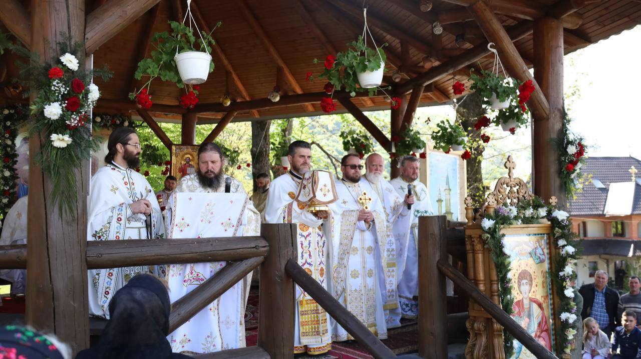 Sfântului Mare Mucenic Gheorghe, sărbătorit cu cinste la Schitul Turț-Băi