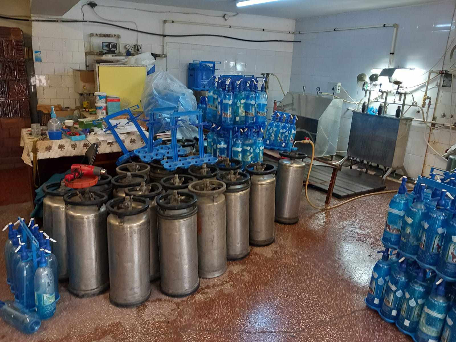 FOTOGALERIE. Sifonăria Cristal din Satu Mare, sancționată de Protecția Consumatorilor: amenzi drastice și suspendarea activității