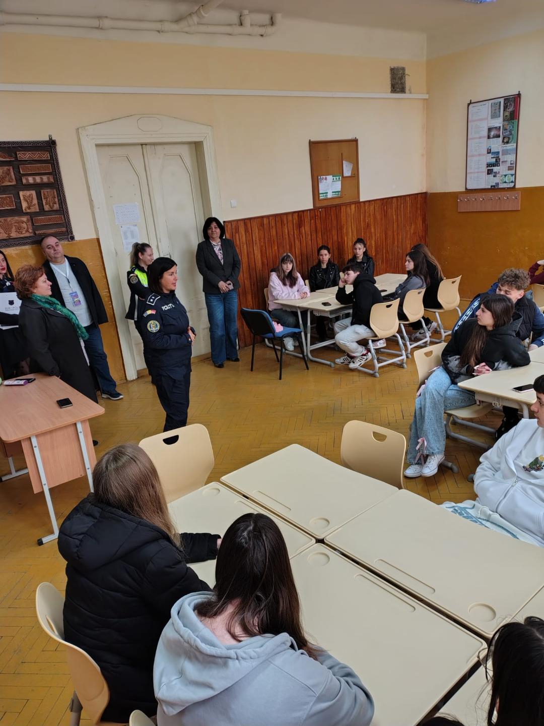 Activități preventive desfășurate de către polițiștii în cadrul Proiectul Local "Fii Sigur că Știi ce Faci”