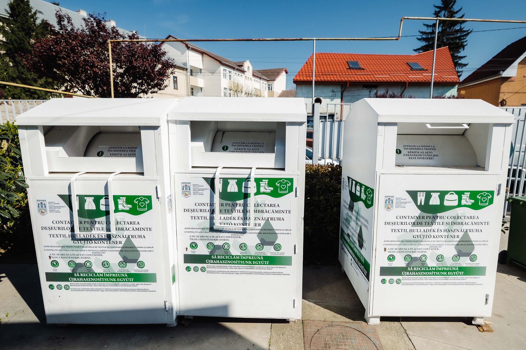 Sătmărenii reciclează. 7,92 tone de deșeuri textile au fost colectate în luna aprilie