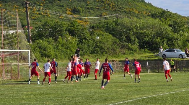 Cine joacă finala din ELITE?