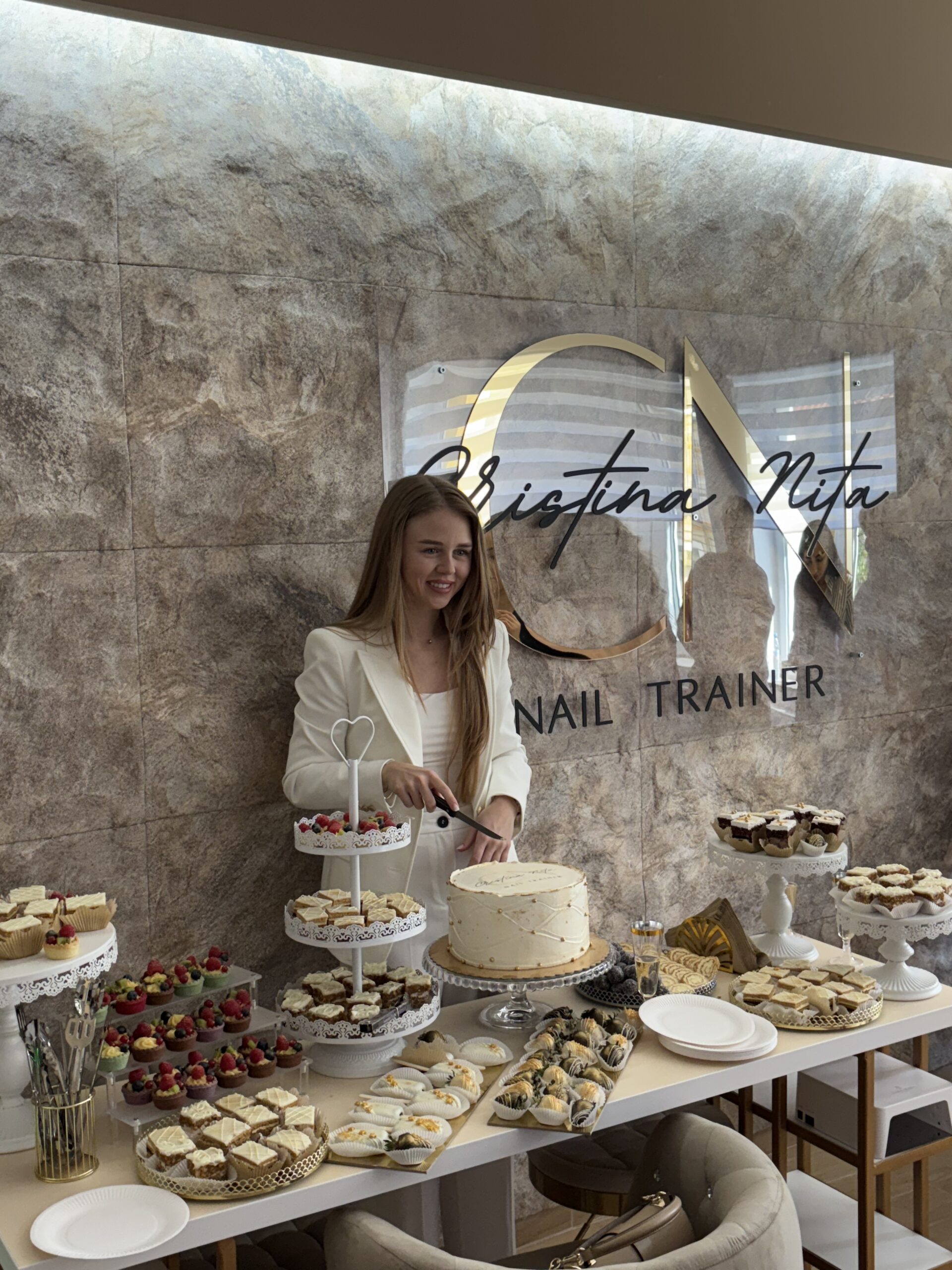 FOTO. Inaugurarea Academiei de unghii „Cristina Niță” – Nail Trainer: un spațiu nou pentru excelență în frumusețe