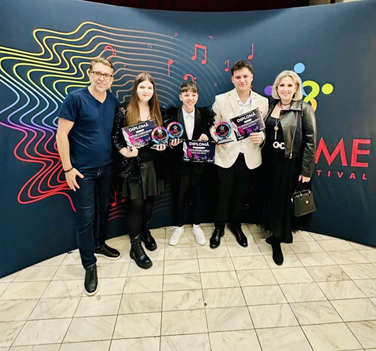 FOTOGALERIE. EVENIMENT. Tinerii artiști sătmăreni de la MT Creative Art Studio au impresionat la 𝗜𝗻𝘀𝗶𝗲𝗺𝗲 𝗠𝘂𝘀𝗶𝗰 𝗙𝗲𝘀𝘁𝗶𝘃𝗮𝗹 𝟮𝟬𝟮𝟱