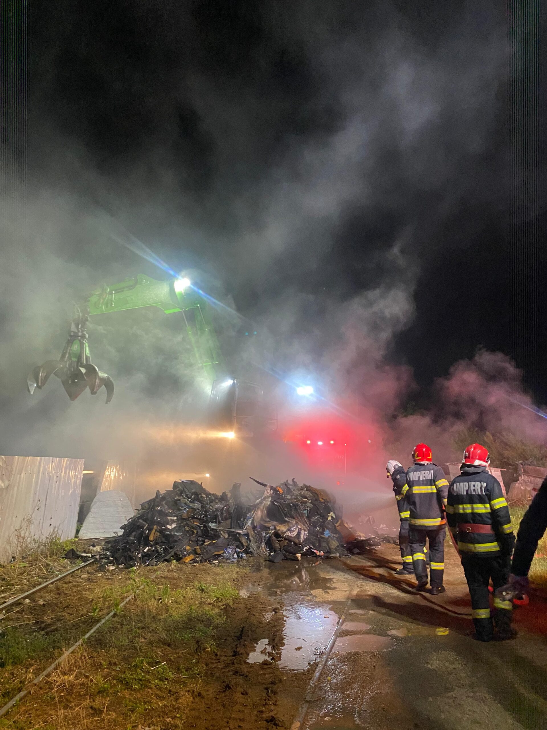 ACȚIUNE DINAMICĂ! ISU Someș Satu Mare a intervenit pentru lichidarea unui incediu produs pe strada Magnoliei