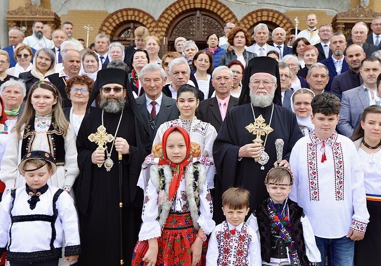 FOTO. SFINȚIRE. Biserica „Buna Vestire” din Satu Mare, târnosită după 24 de ani de jertfă și rugăciune