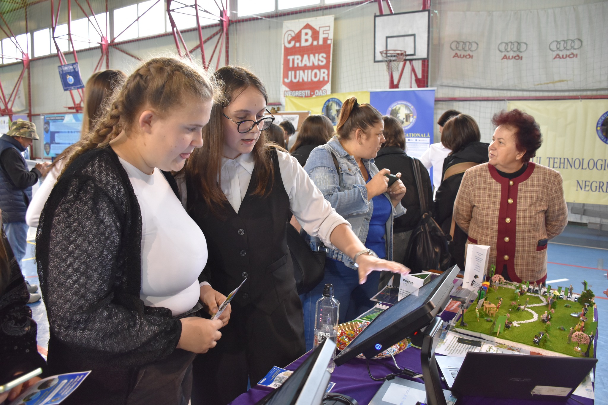 FOTO. Târgul Educației 2025 la Negrești-Oaș: Oferte diverse pentru viitorii liceeni