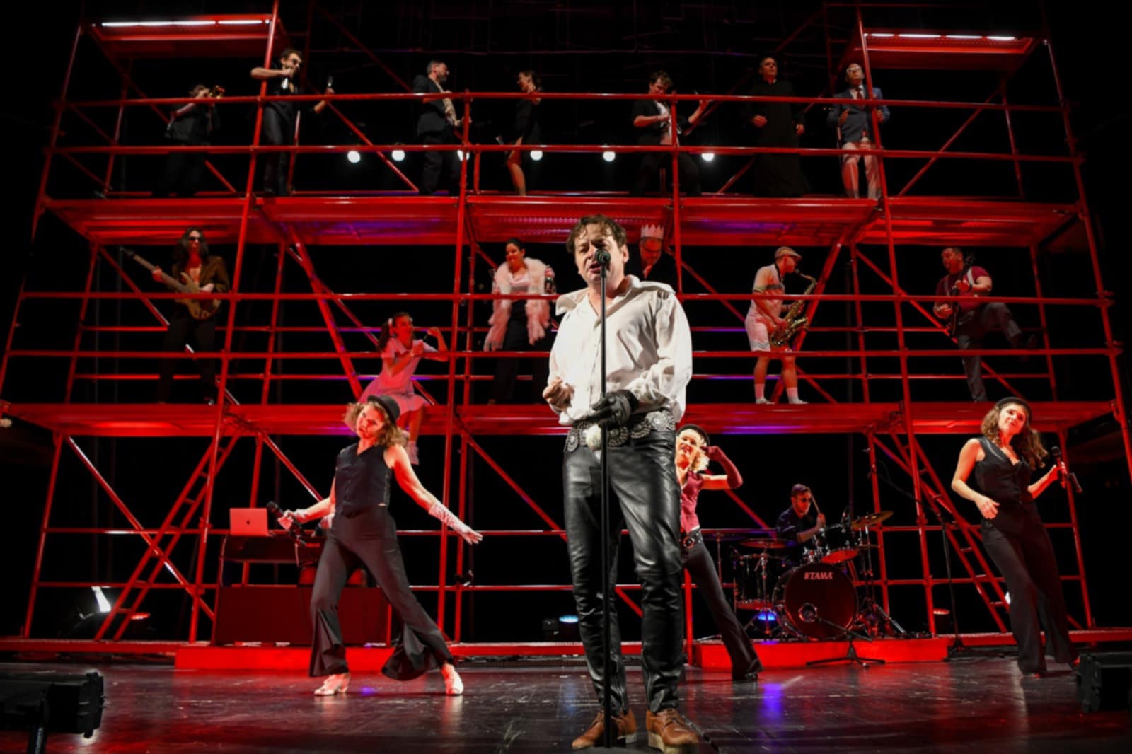 TEATRU. Octombrie vine cu un program încărcat la Teatrul de Nord!