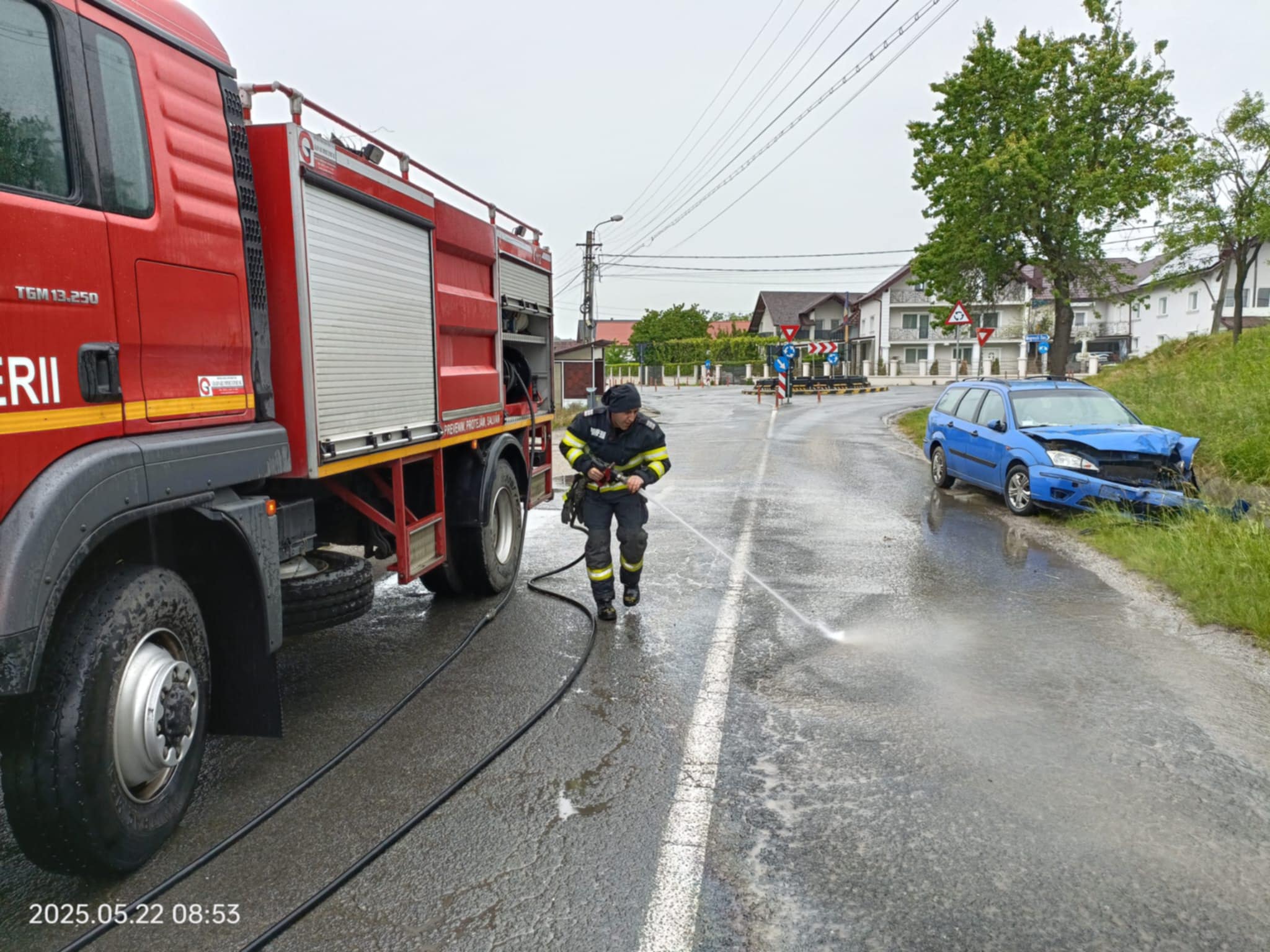 FOTO. Accident în Țara Oașului. Au intervenit și pompierii