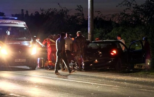 Accident cu trei răniți în localitatea Odoreu. Șoferul vinovat a fugit de la locul faptei și consumase alcool