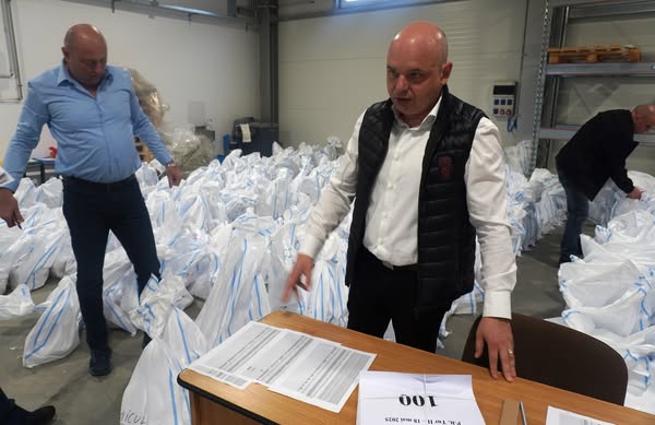 Pregătirea materialelor necesare procesului electoral în județ