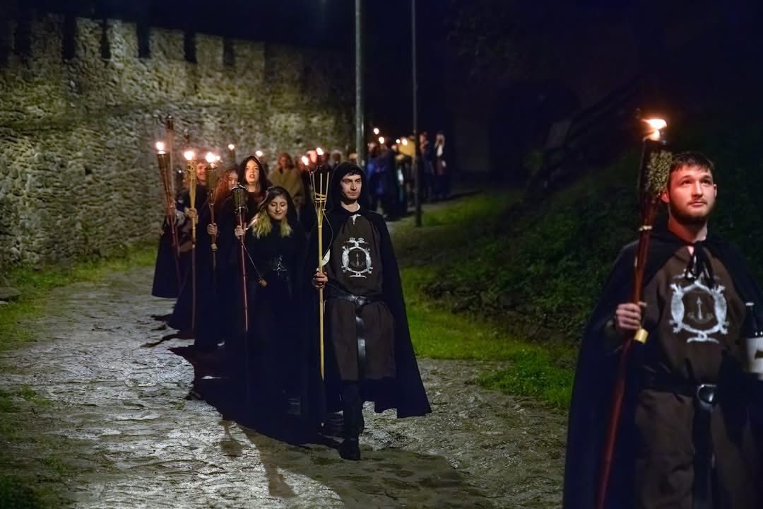 MEDIEVAL. Tinerii din Ardud, în prim-plan la Festivalul Medieval din Cetatea Deva