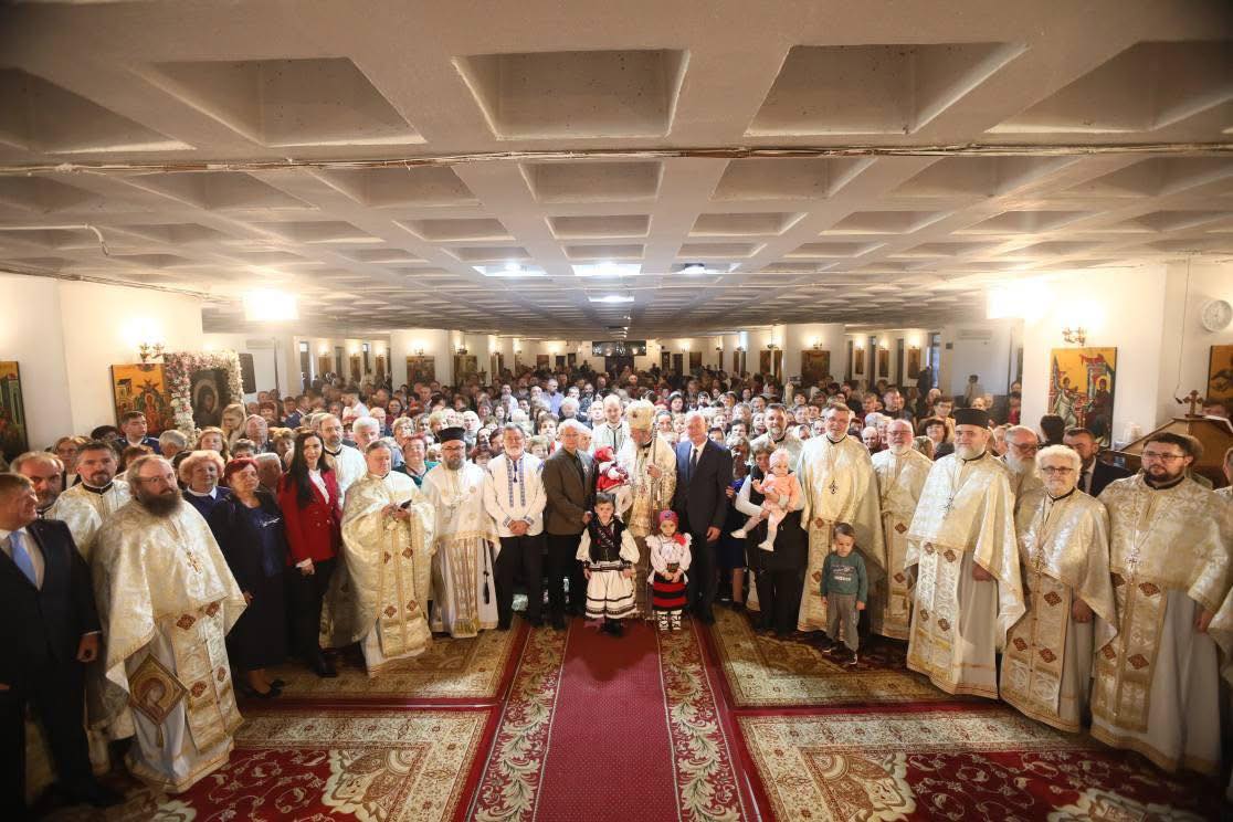 CREDINȚĂ Sărbătoare cu binecuvântare la hramul Bisericii „Sfinții Împărați Constantin și Elena” din Satu Mare