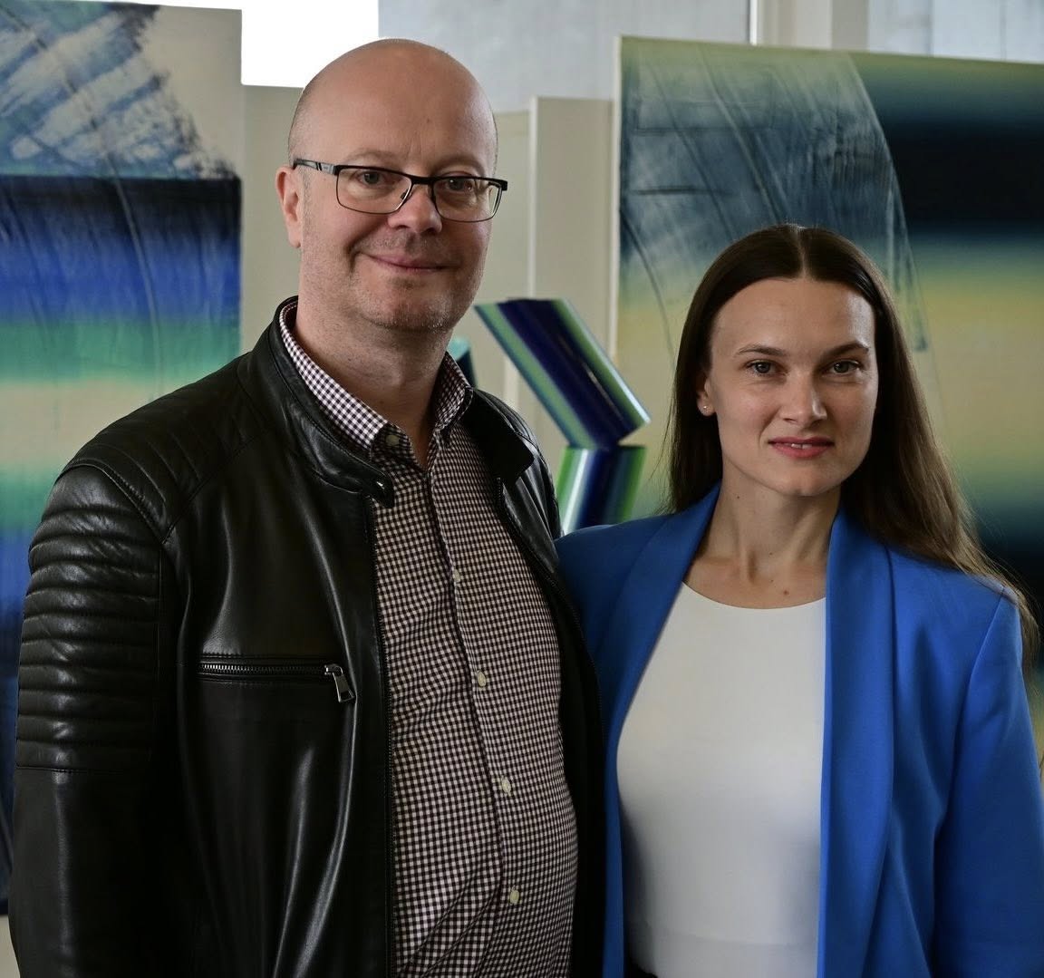 Artista sătmăreancă Andrea Tivadar a impresionat la vernisajul aniversar de la Nyíregyháza