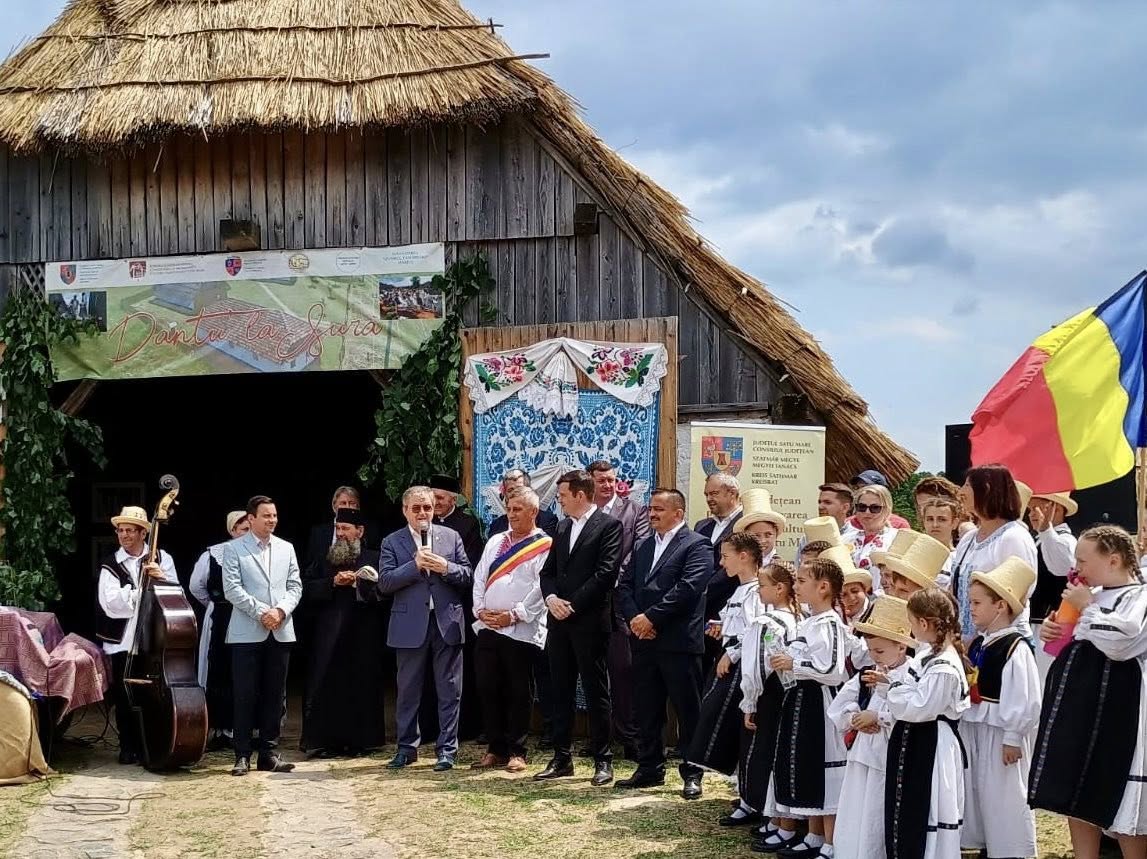 FOTO. O nouă ediție reușită a festivalului folcloric ,,Danțu’ la șură” ediția a XV- a