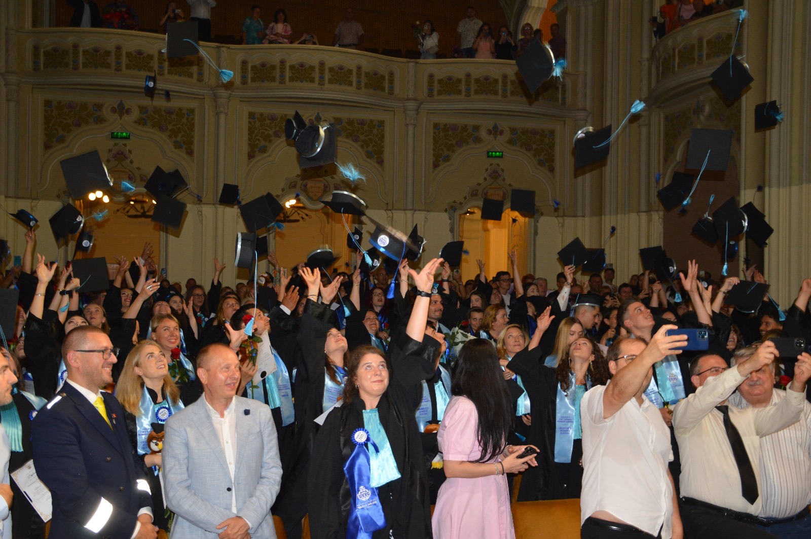 FOTO. Curs festiv pentru absolvenții UVVG Arad, extensia Satu Mare