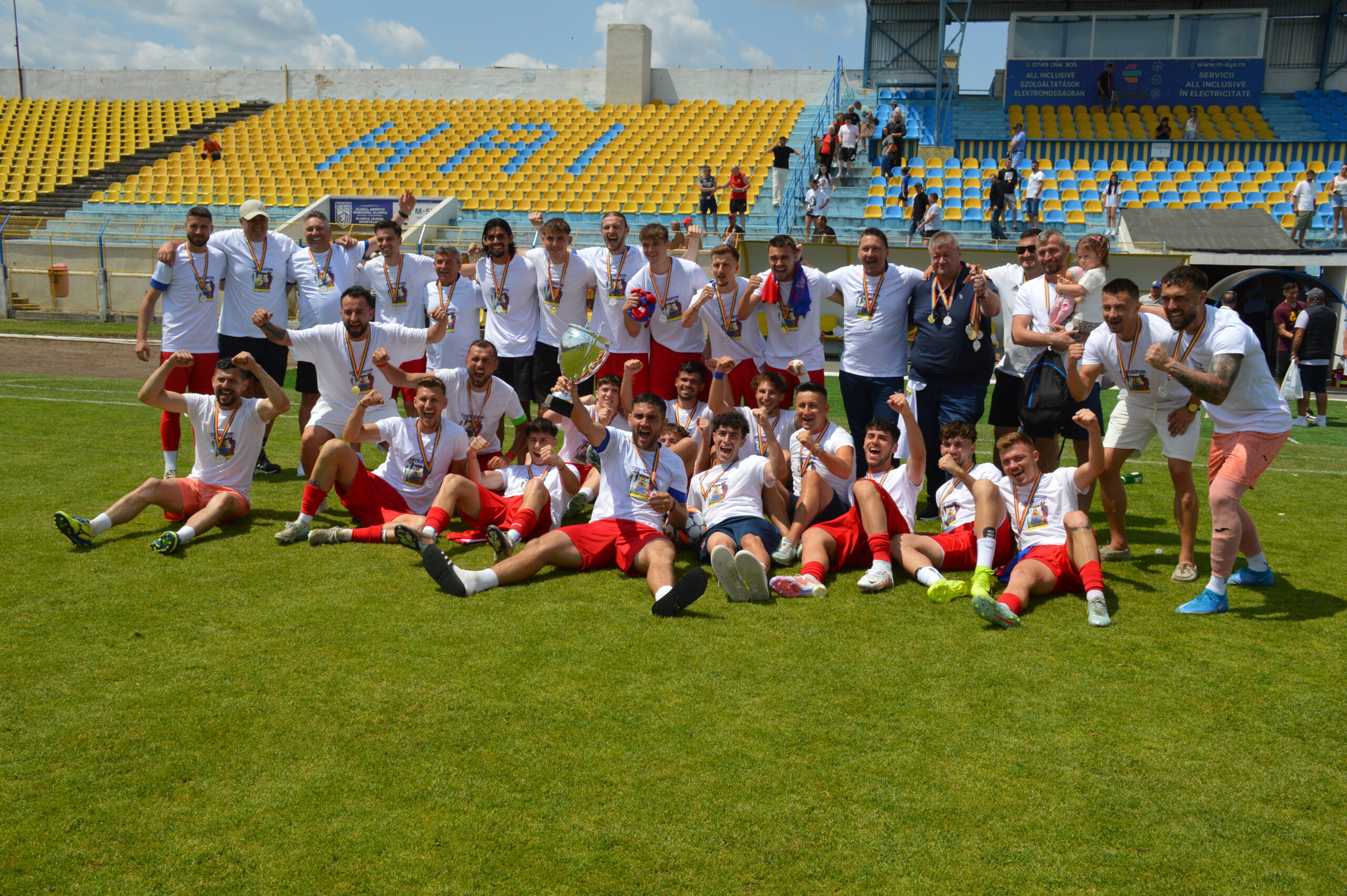 AJF SATU MARE : Unirea Tășnad ...Un-Doi-Trei-Patru, CUPA și CAMPIONATUL!