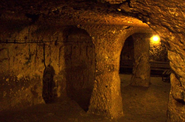 Între mit și realitate: tunelurile secrete din România  și legenda subteranei din Satu Mare