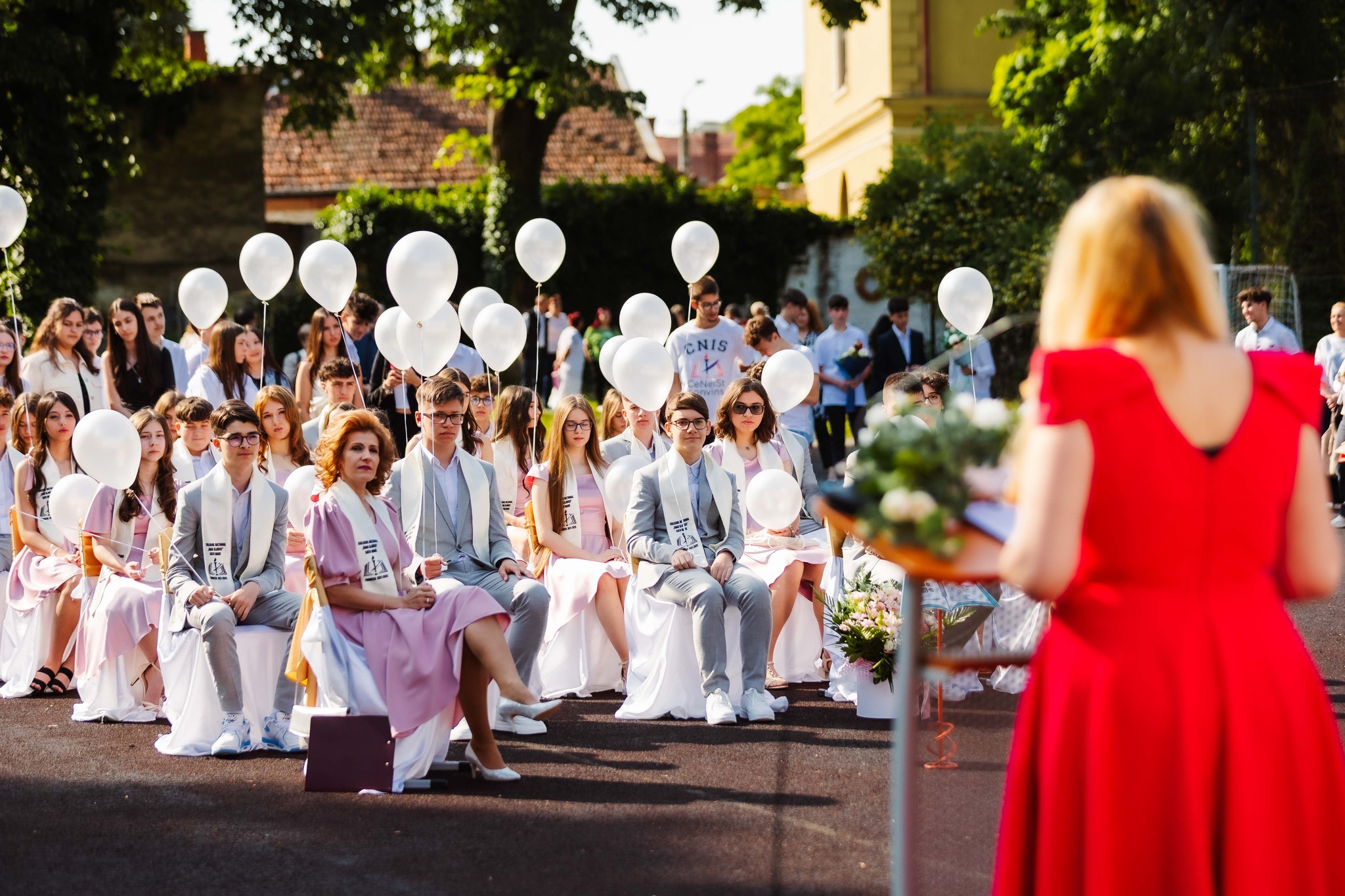 Absolvenții claselor a VIII-a sărbătoriți cu emoție și recunoștință: Festivități speciale la Colegiile Naționale „Mihai Eminescu” și „Ioan Slavici” din Satu Mare