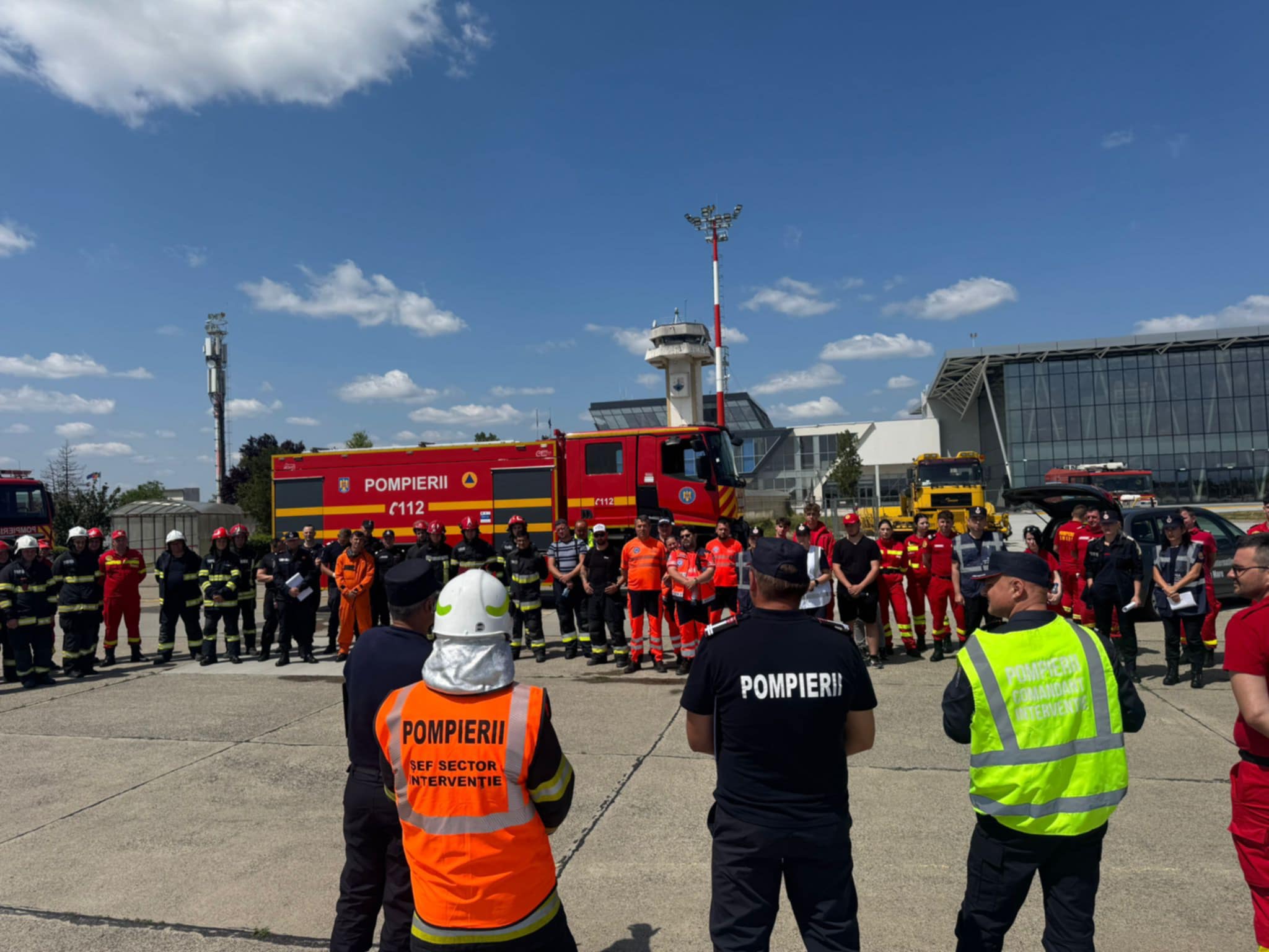 Panică pe aeroport. Plan ROȘU activat. Accidente, avarii, explozii, incendii sau alte evenimente în activitățile nucleare sau radiologice (EXERCIȚIU)