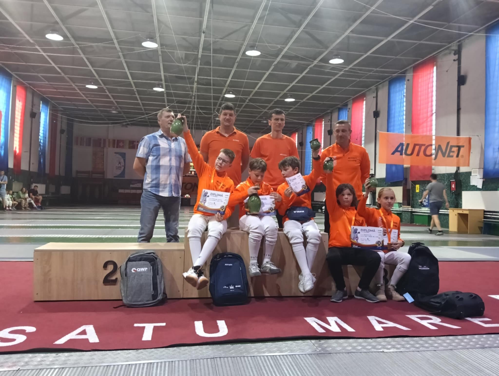 Simona, Adrian și acum... Clara Pop , pe podium , în competițiile de spadă!