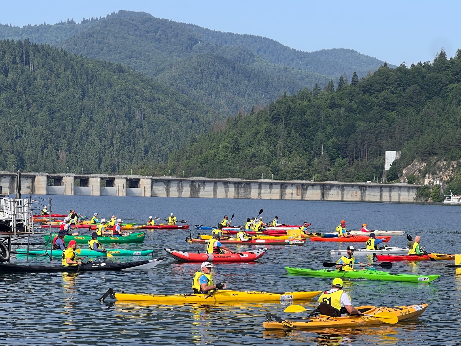 IMPLICARE. Sătmărenii de la Caiac SMile scriu istorie la Bicaz Kayak Fest