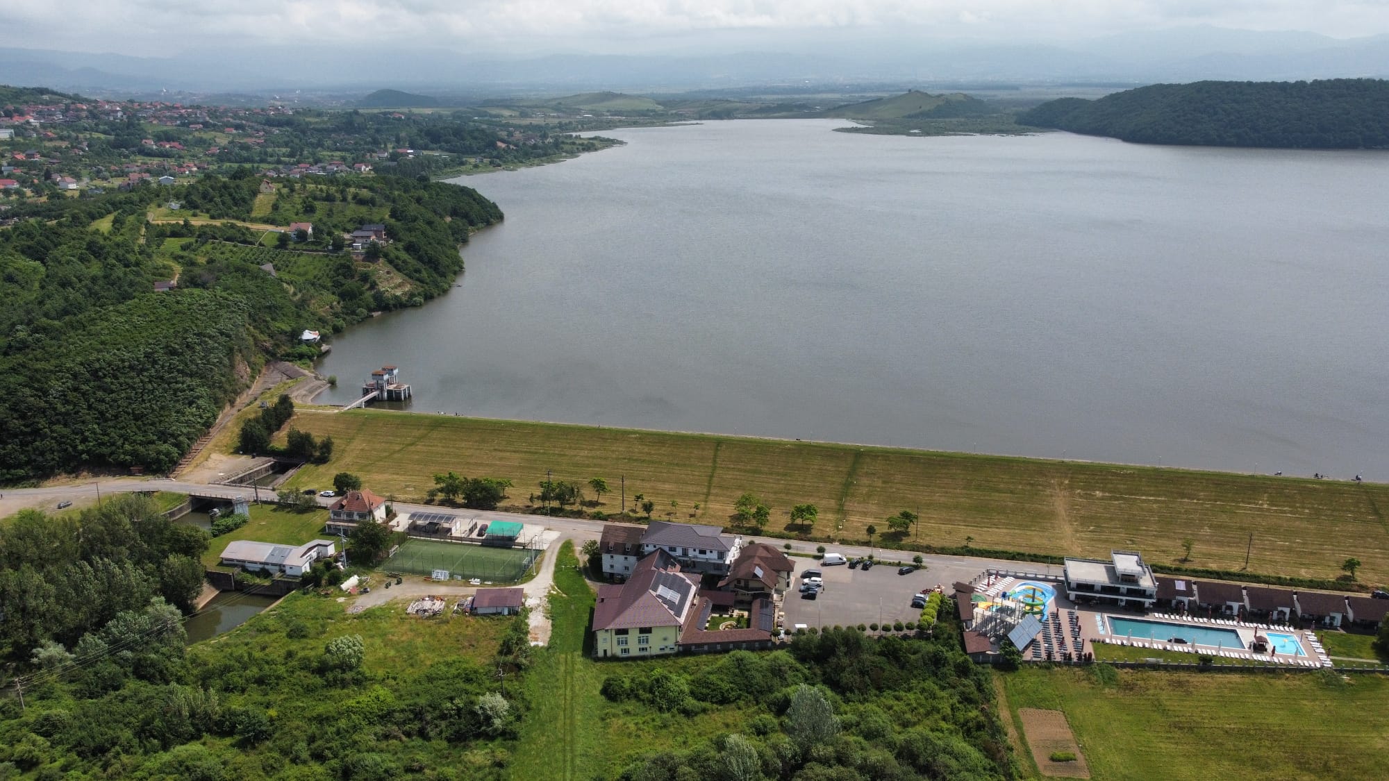 Lucrări de întreținere a barajului de la Călinești-Oaș