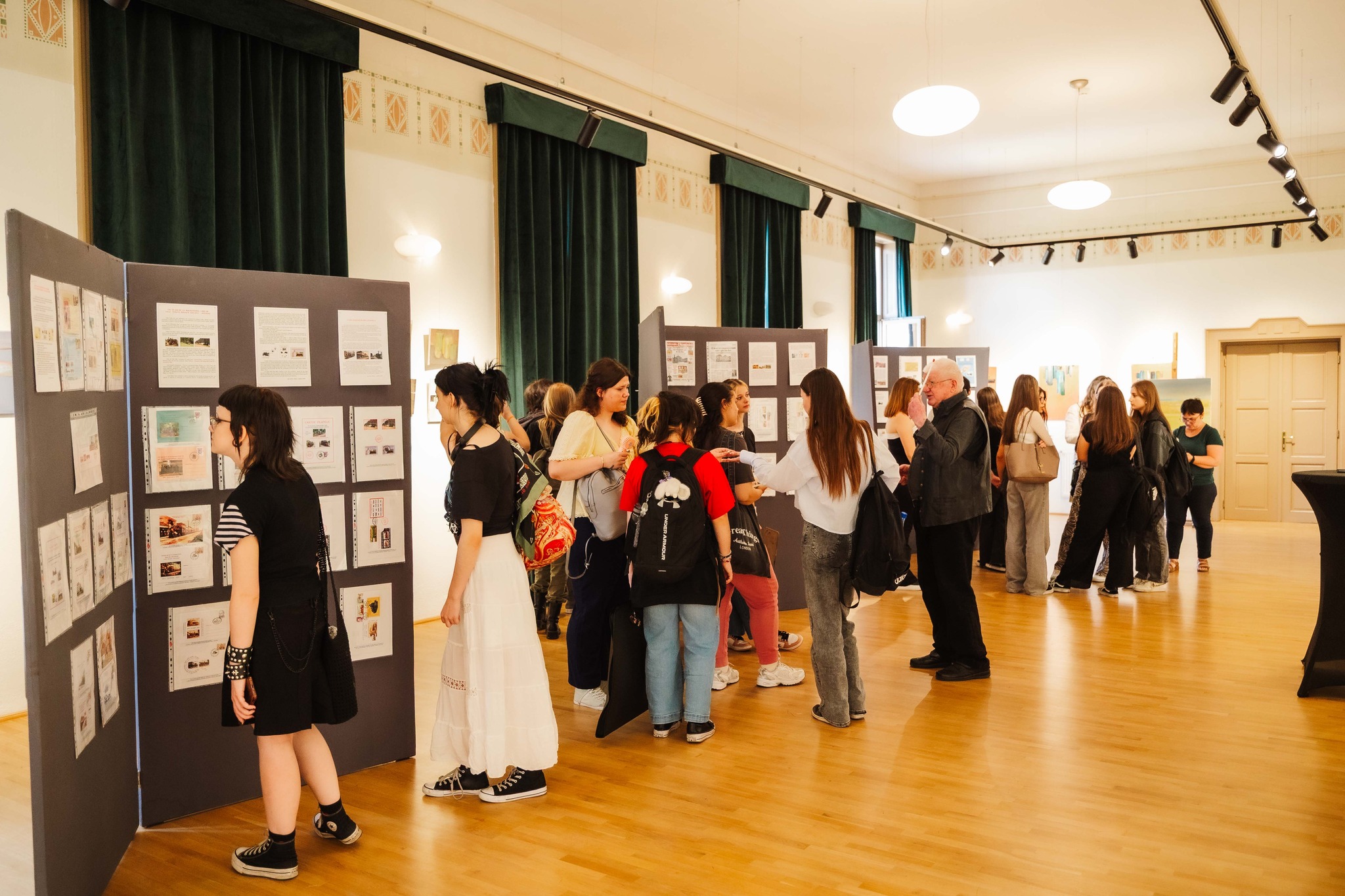 Expoziție filatelică la Casa Meșteșugarilor