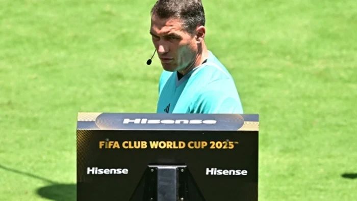 Istvan Kovacs , primul arbitru care și-a explicat deciziile la microfon