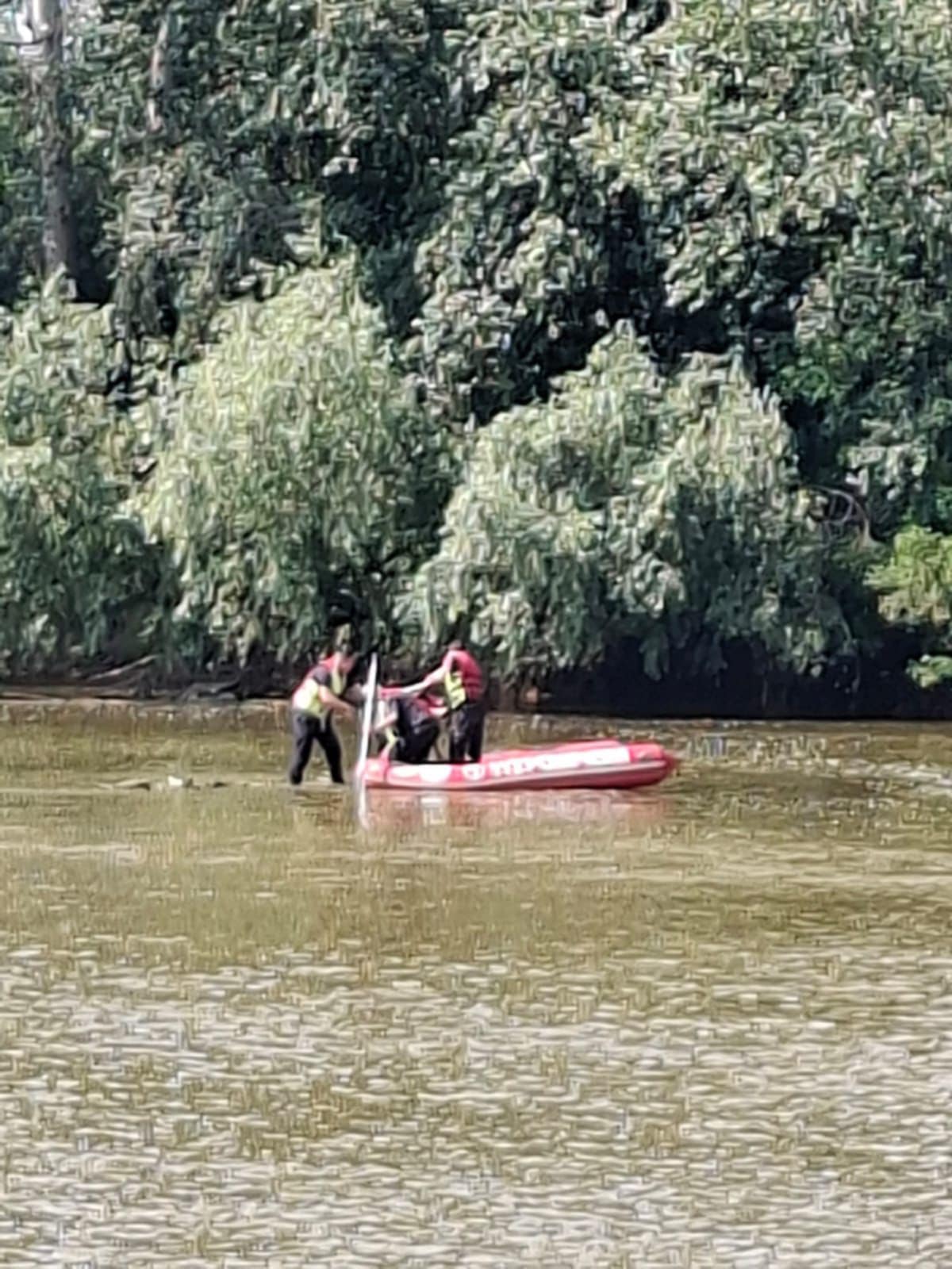 Intervenție de urgență pe râul Someș: bărbat salvat la timp de pompierii sătmăreni