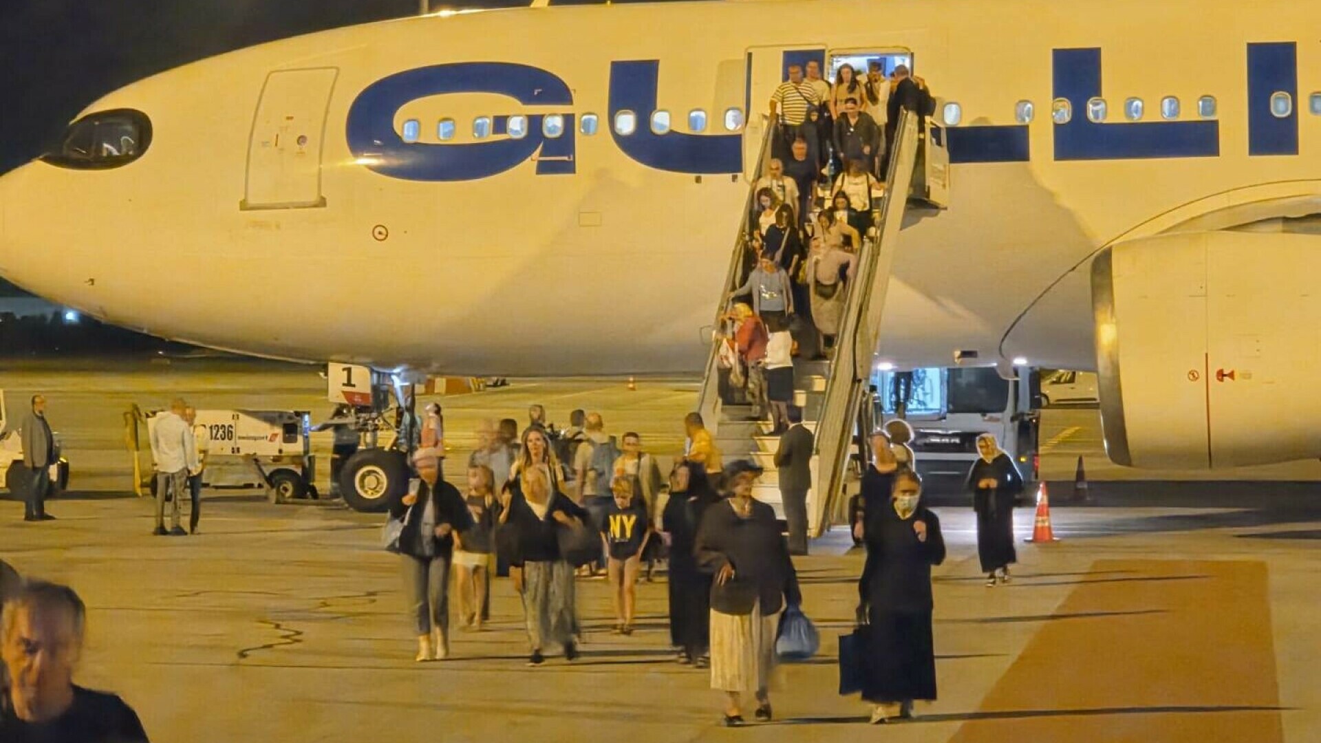 Cetățeni români din zona de conflict armat din Orientul Apropiat au fost repatriați în România, la cererea acestora, de către Guvernul României