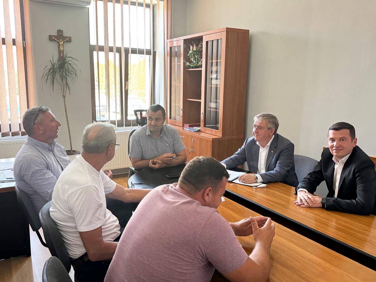 IMPLICARE. Deputatul Mircea Govor, în dialog cu autoritățile din comuna Supur: Proiecte concrete pentru comunitate