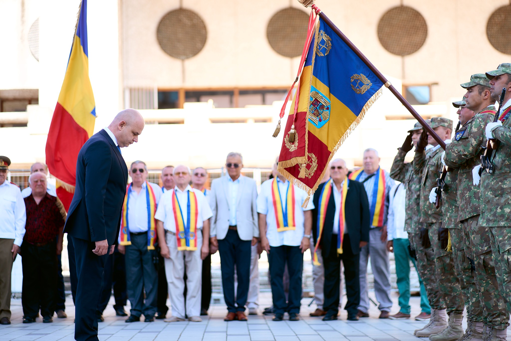 TRICOLOR Ziua Drapelului Național, sărbătorită cu solemnitate în centrul municipiului Satu Mare