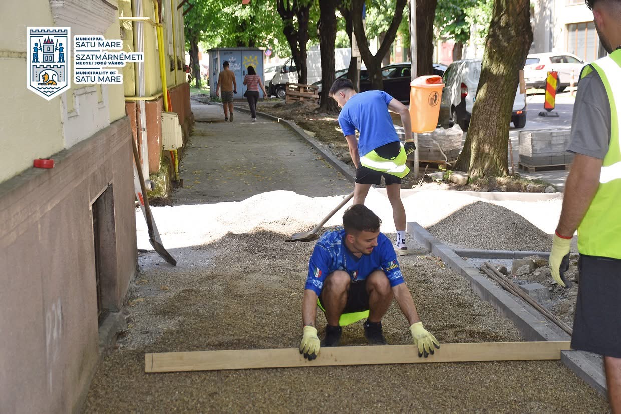 Continuă lucrările de modernizare a trotuarelor în municipiul Satu Mare