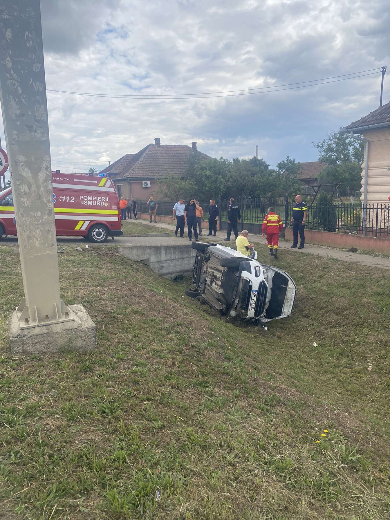 FOTOGALERIE. IMPACT. Accident rutier la Moftinu Mic: coliziune frontală între două autoturisme
