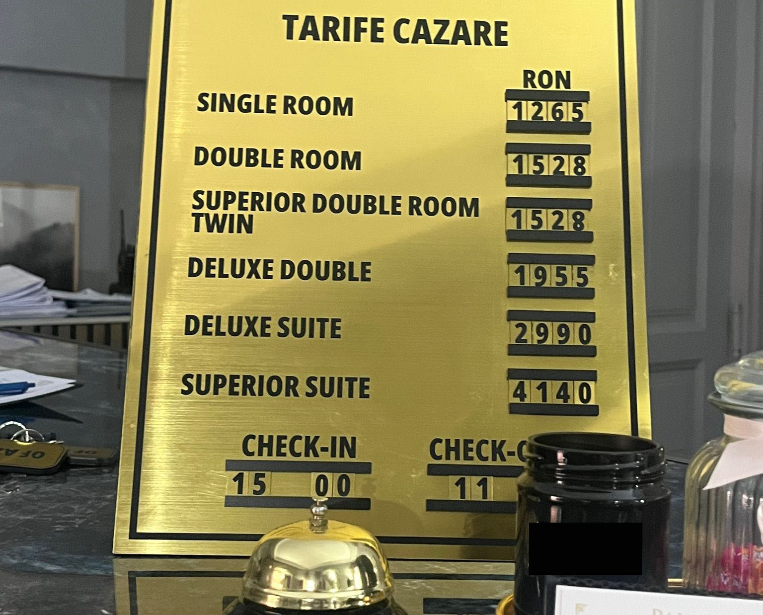 Luna lui cuptor  care ne arde. La buzunare!