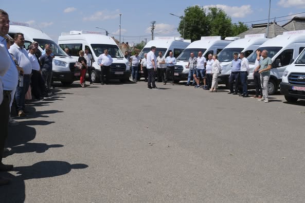MODERNIZARE. Microbuze electrice pentru transportul elevilor în 13 comune din județul Satu Mare