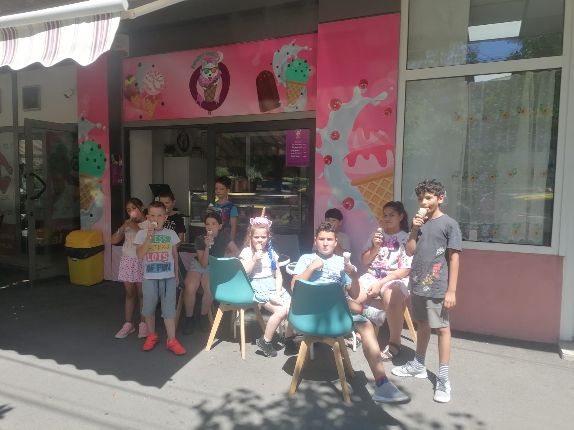 Zi de naștere cu suflet: Giulia, o adolescentă din Satu Mare, a oferit zâmbete și bucurie copiilor din centrul Ostrovului