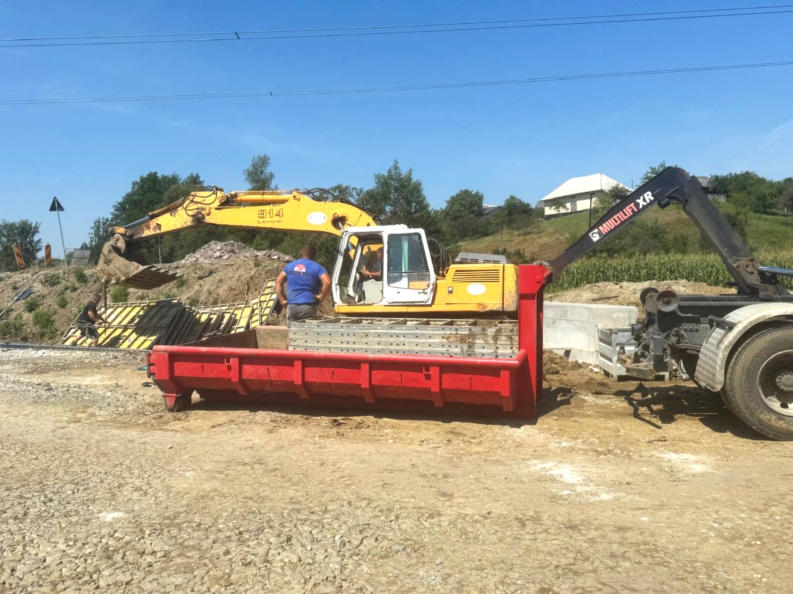 Lucrările de refacere a podului peste Valea Bârsăului, în grafic