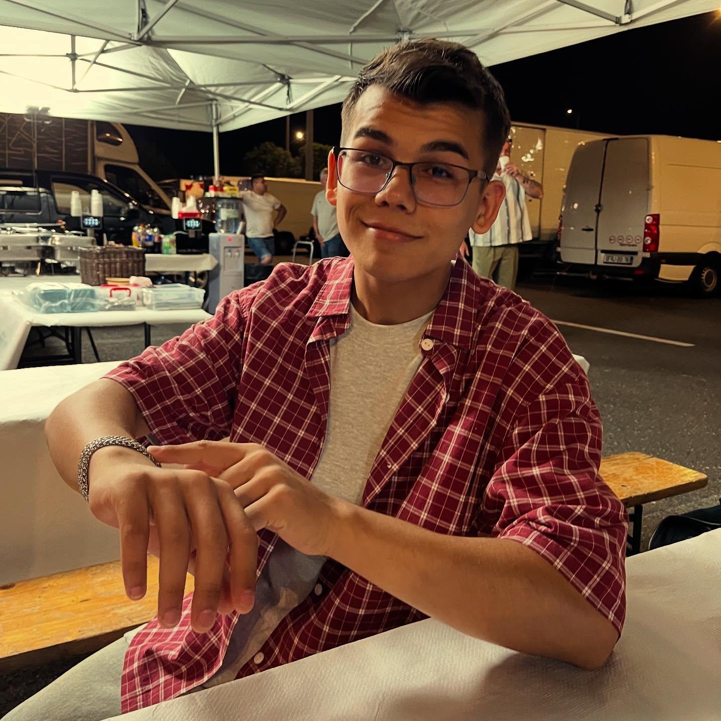 POVESTE DE SUCCES. De la Cehal la KFC: povestea tânărului sătmărean Tomas Kerezsi, într-o reclamă națională