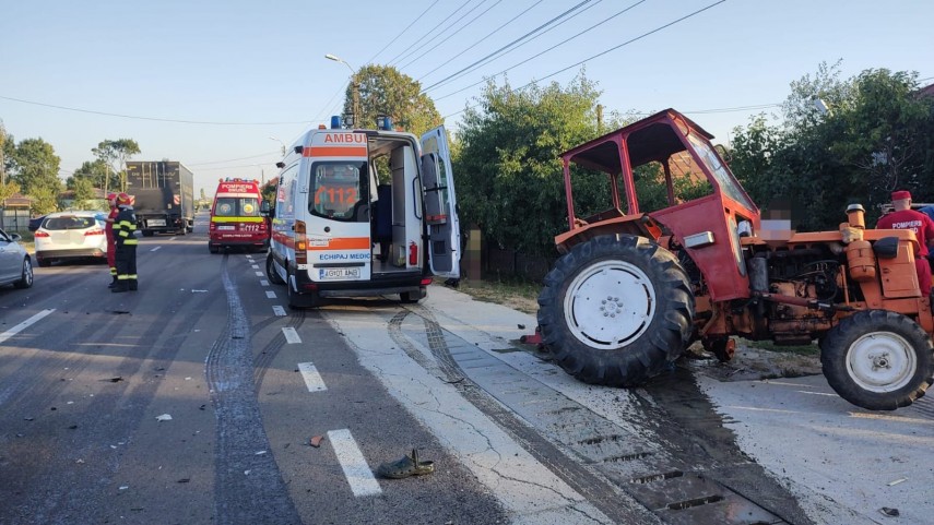 INCONȘTIENȚĂ Beat, fără permis și cu tractorul neînmatriculat: accident pe strada Amațiului din Satu Mare